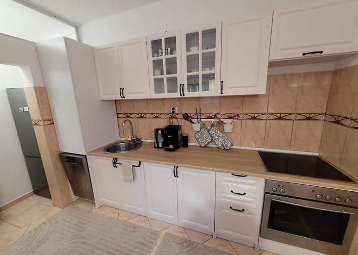 Self Check-in, Free Parking